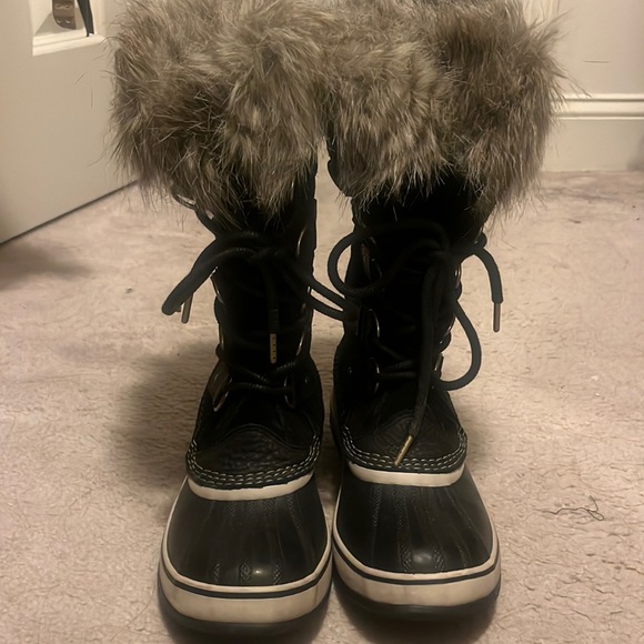 Sorel Shoes - Sorel women’s snow boots. Black. Excellent condition . Worn twice .